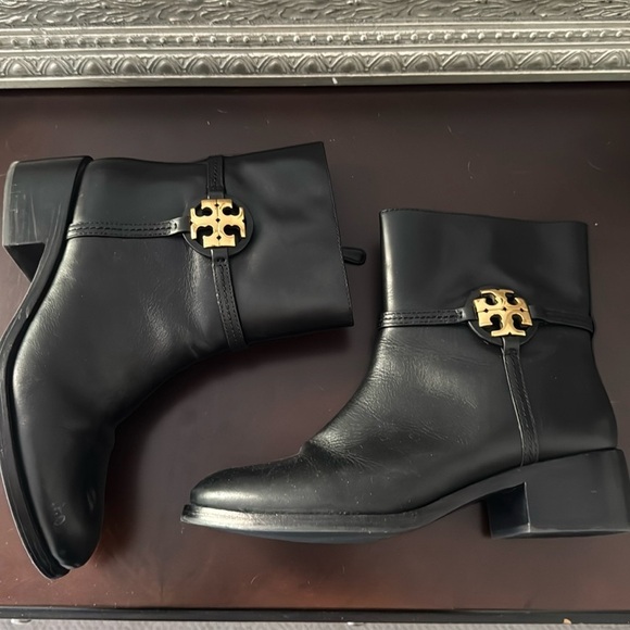 Tory Burch Miller black leather boots gold tone logo zipper booties Sz 10 1/2 - Picture 6 of 13
